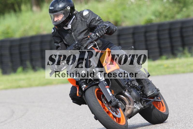 /Archiv-2025/10 23.04.2025 Cornu Master School ADR/gruen-vert/30